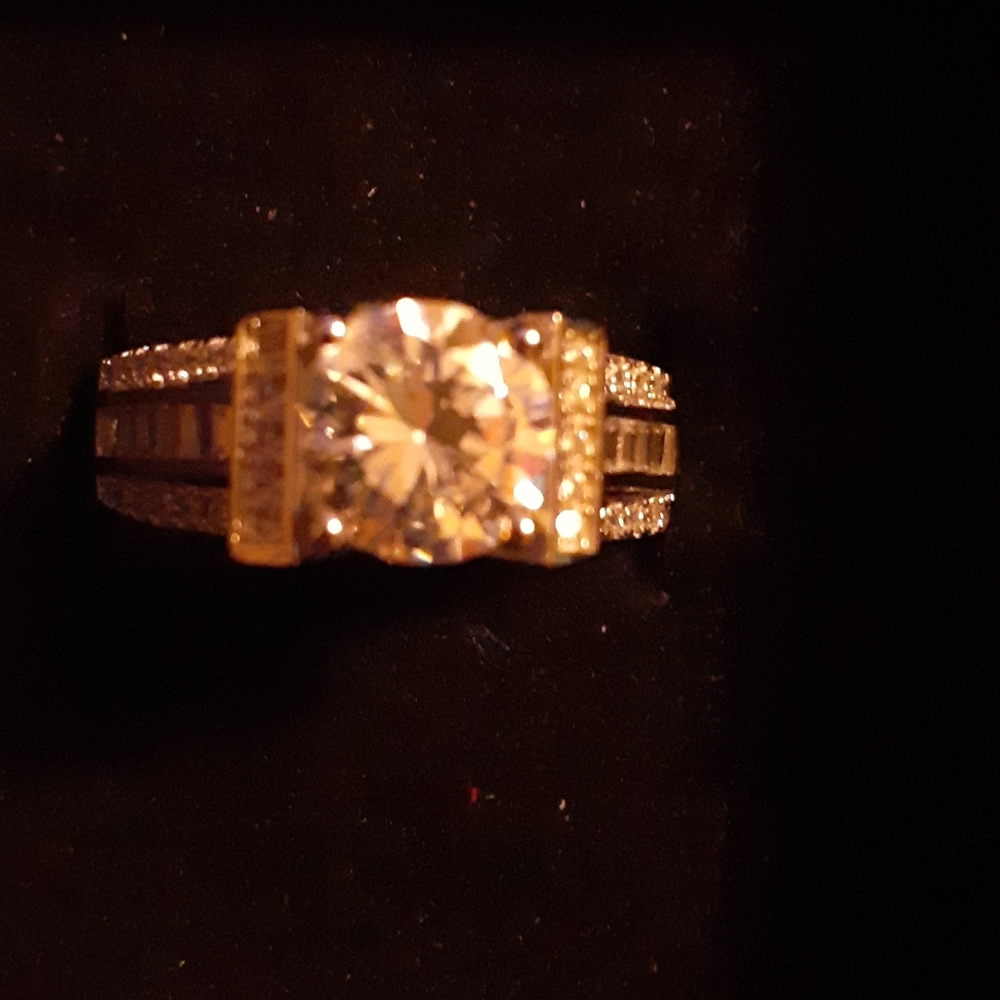NWOT 925 STERLING SILVER RING